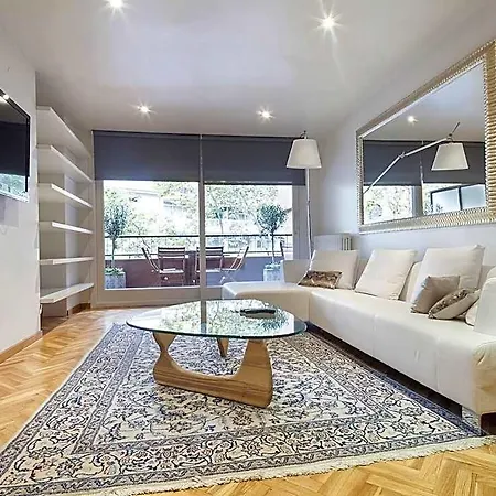 Bonanova Apt. With Terrace, Classic Style Spacious 호텔 5*