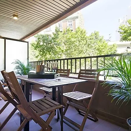 Bonanova Apt. With Terrace, Classic Style Spacious Hotel