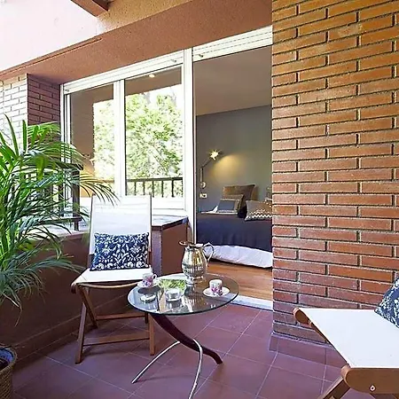 Bonanova Apt. With Terrace, Classic Style Spacious 호텔
