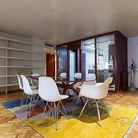 Bonanova Apt. With Terrace, Classic Style Spacious 5* 바르셀로나