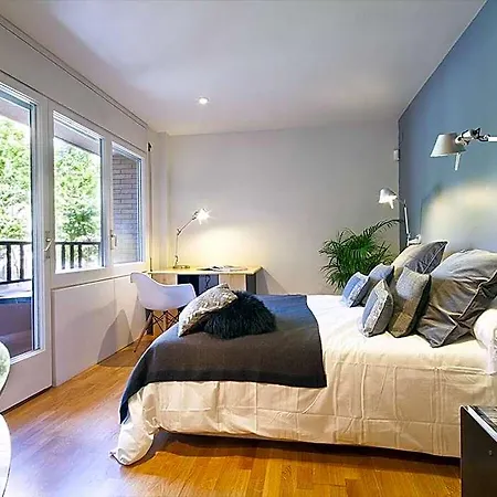 Bonanova Apt. With Terrace, Classic Style Spacious *