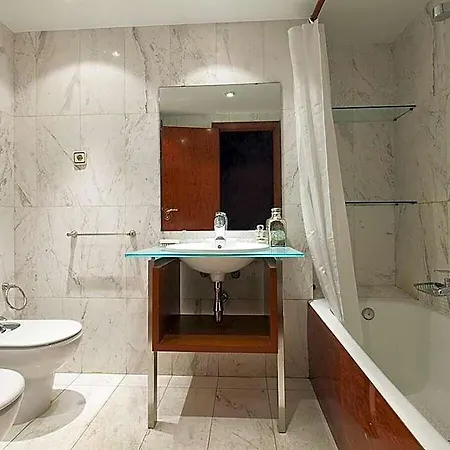 Bonanova Apt. With Terrace, Classic Style Spacious Apartament
