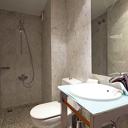 Bonanova Apt. With Terrace, Classic Style Spacious